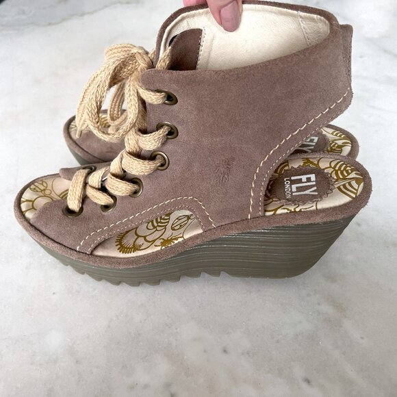 Like new! Fly London Yaba lace up wedge ankle boot suede (grey / stone / taupe) - Picture 7 of 12